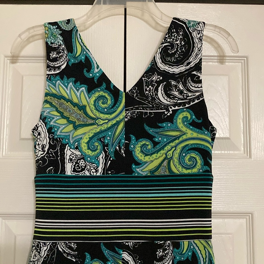 Dress Barn FLARED, SLEEVELESS, PAISLEY DRESS - Picture 4 of 11